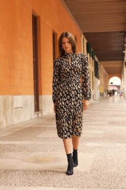 Black Animal Print Ruched Waist Keyhole Detail Midi Dress 9 Black Animal Print Ruched Waist Keyhole Detail Midi Dress -Winter Fashion Shop 14bdcbe83044c2d8eaa1c7109f462ff0b25cad7b