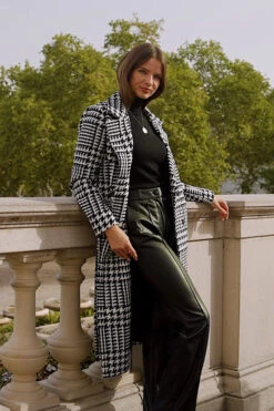 Black & White Dogtooth Print Longline Coat -Winter Fashion Shop d7977094cdd61c66cd1c0e959dfcaac1db6fc412