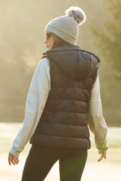 Black Padded Gilet With Zip Pockets & Hood -Winter Fashion Shop web s33 a20ow005 153