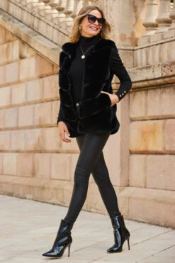 Black Luxe Faux Fur Gilet -Winter Fashion Shop web 2309 11 a23ow020bk0001 a19tk090bk0001 s21bd014bk0001 11 028 2 4