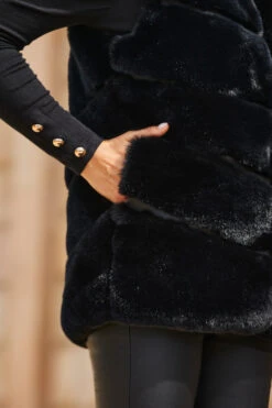 Black Luxe Faux Fur Gilet -Winter Fashion Shop web 2309 11 a23ow020bk0001 a19tk090bk0001 s21bd014bk0001 11 264