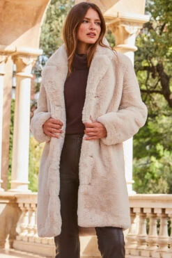 Cream Luxury Faux Fur Coat 20 Cream Luxury Faux Fur Coat -Winter Fashion Shop web 2309 92 a23ow023nl0001 92 163