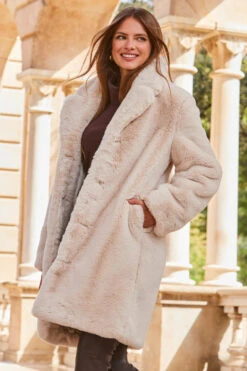 Cream Luxury Faux Fur Coat 17 Cream Luxury Faux Fur Coat -Winter Fashion Shop web 2309 92 a23ow023nl0001 92 197