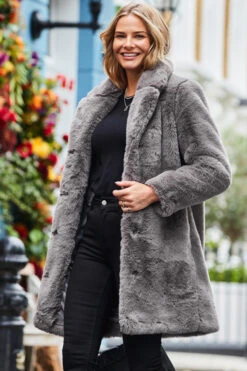 Grey Luxe Faux Fur Coat -Winter Fashion Shop web 2310 07 a23ow023gy0014 07 076 rt
