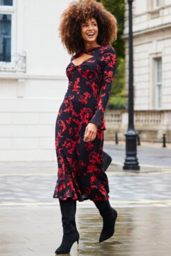 Black & Red Baroque Print Keyhole Detail Ruched Front Midi Jersey Dress 10 Black & Red Baroque Print Keyhole Detail Ruched Front Midi Jersey Dress -Winter Fashion Shop web 2310 38 a23dj113rdcv01 a23ol008bk0001 38 056