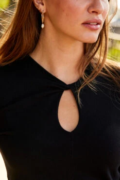 Black Twist Neck Detail Jumper 12 Black Twist Neck Detail Jumper -Winter Fashion Shop web 41 s23tk602bk0001 s23bp001bk0001 212