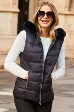 Black Faux Fur Trim Padded Gilet With Zip Pockets -Winter Fashion Shop web 70 a22ow026bk0001 s20bd002gn0031 s22tk902nl0006 302