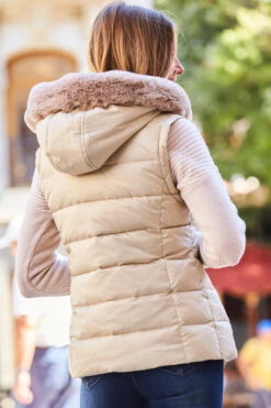 Stone Faux Fur Trim Padded Gilet With Zip Pockets -Winter Fashion Shop web 76 a22ow026st0001 s21tk105nl000100 145