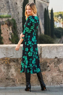 Black & Green Floral Print Sweetheart Neckline Midi Jersey Dress 11 Black & Green Floral Print Sweetheart Neckline Midi Jersey Dress -Winter Fashion Shop web rt 26 s22dj010bkfl01 148