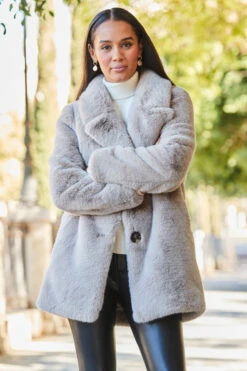 Taupe Premium Faux Fur Coat With Button Detail -Winter Fashion Shop web rt 31 s21bd014be0028 181 1